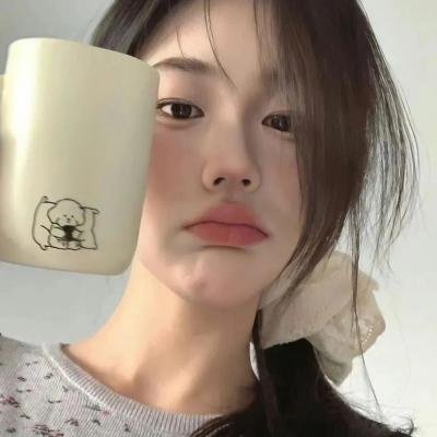 九顶假发的女孩